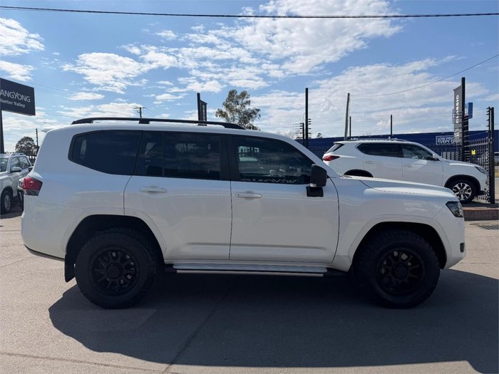 2023 Toyota Landcruiser GXL