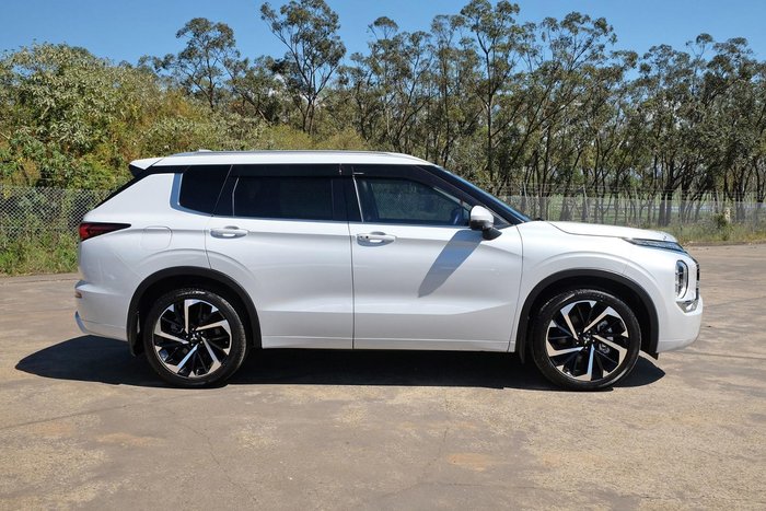 2022 Mitsubishi Outlander Exceed