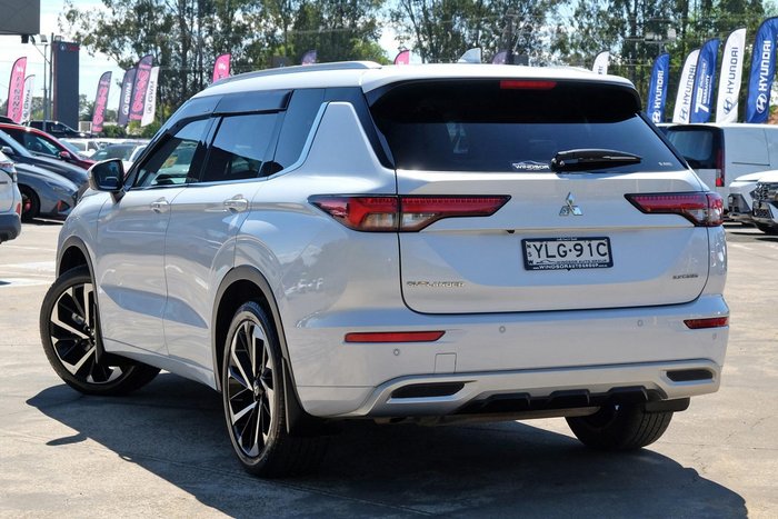 2022 Mitsubishi Outlander Exceed