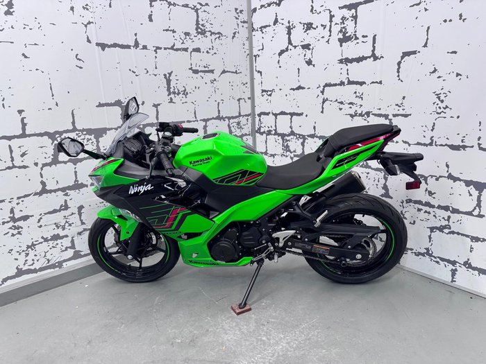 2023 Kawasaki Ninja 400 (EX400G) Ninja Green