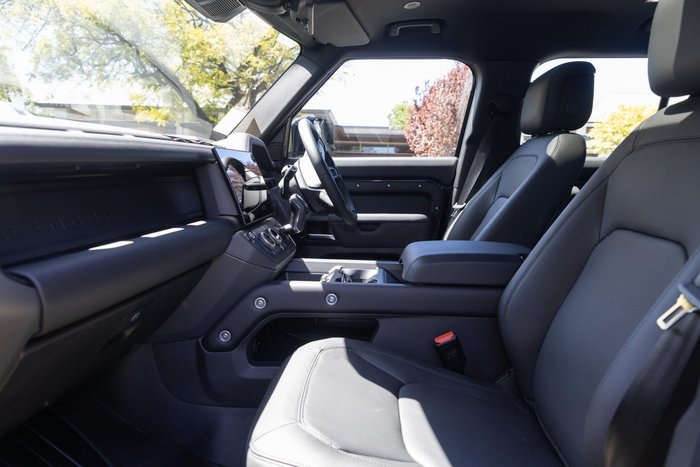 2025 Land Rover Defender 110 P425 X-Dynamic HSE