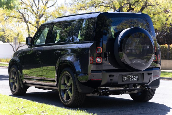 2025 Land Rover Defender 110 P425 X-Dynamic HSE