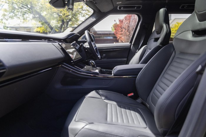 2026 Land Rover Range Rover Sport P635 SV Carbon