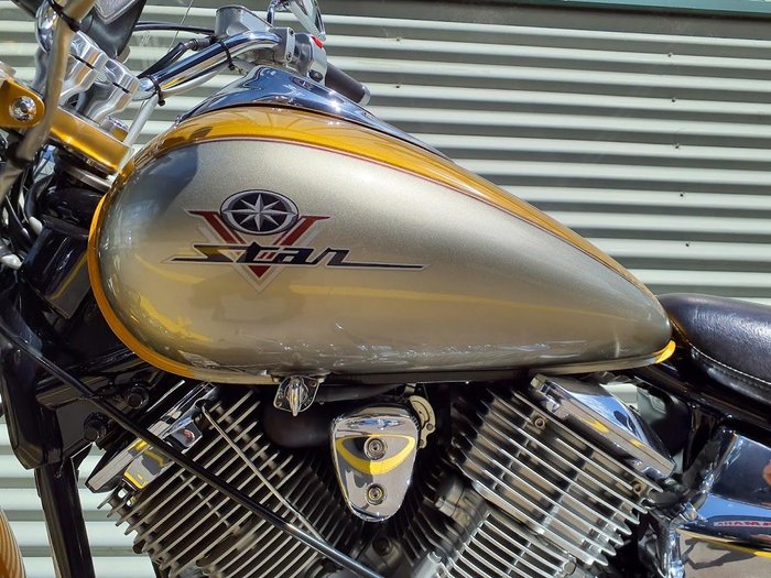 1999 Yamaha V-Star XVS1100 Custom V-Star Gold
