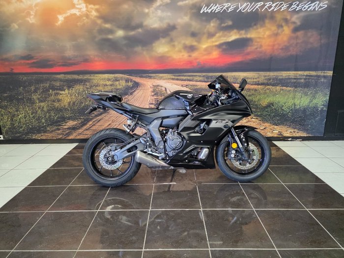 2024 Yamaha YZF-R7LA BLACK