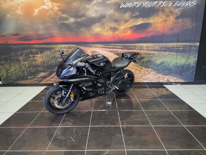 2024 Yamaha YZF-R7LA BLACK