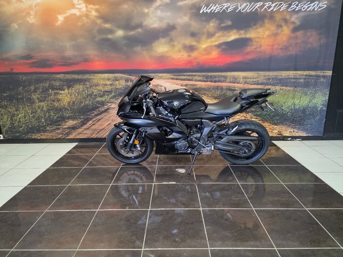 2024 Yamaha YZF-R7LA BLACK