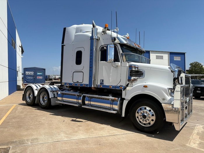 2017 Freightliner Coronado 114