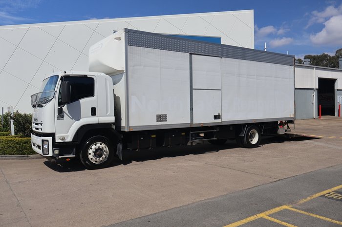 2015 ISUZU FTR 900