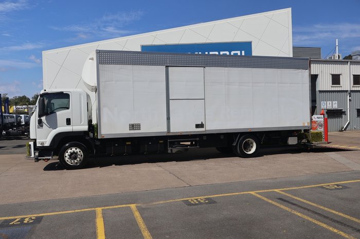 2015 ISUZU FTR 900