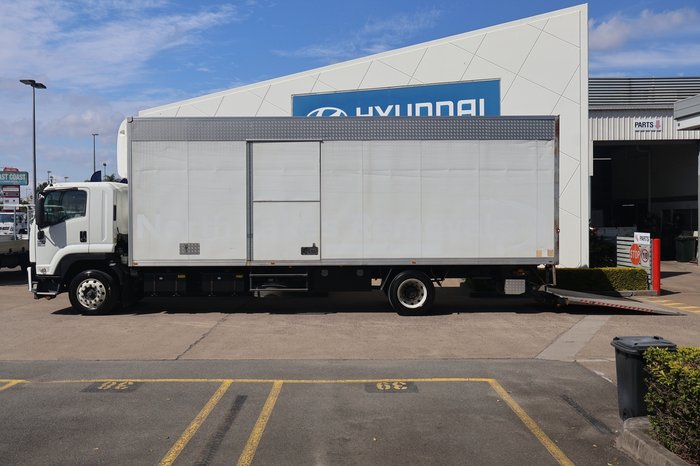2015 ISUZU FTR 900