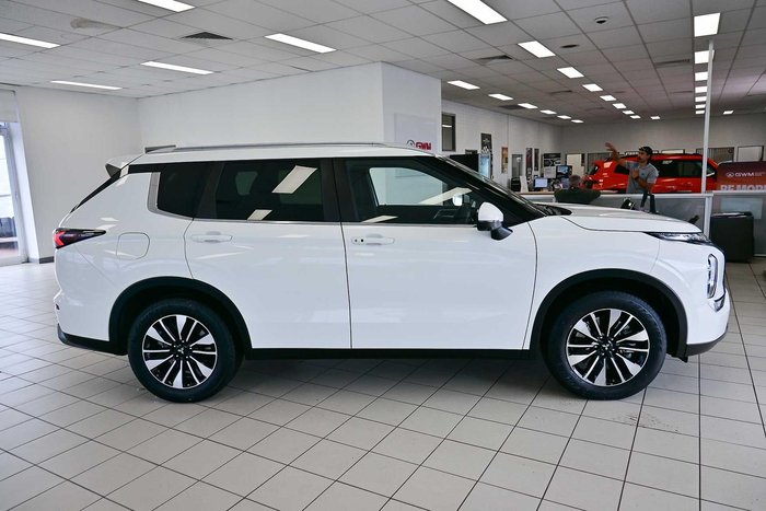 2025 Mitsubishi Outlander LS