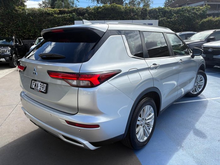 2024 Mitsubishi Outlander LS