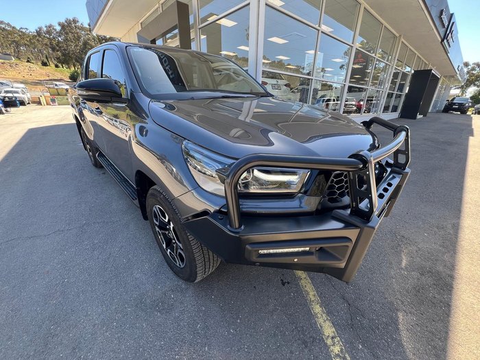 2025 Toyota Hilux SR5 48V