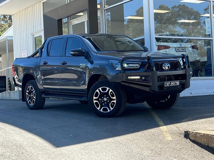 2025 Toyota Hilux SR5 48V