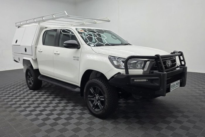 2022 Toyota Hilux SR