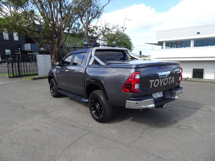 2020 Toyota Hilux SR5
