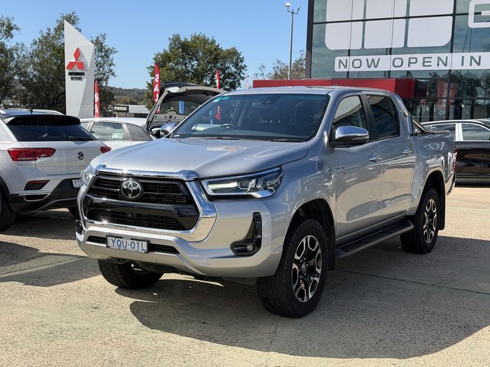 2023 Toyota Hilux SR5