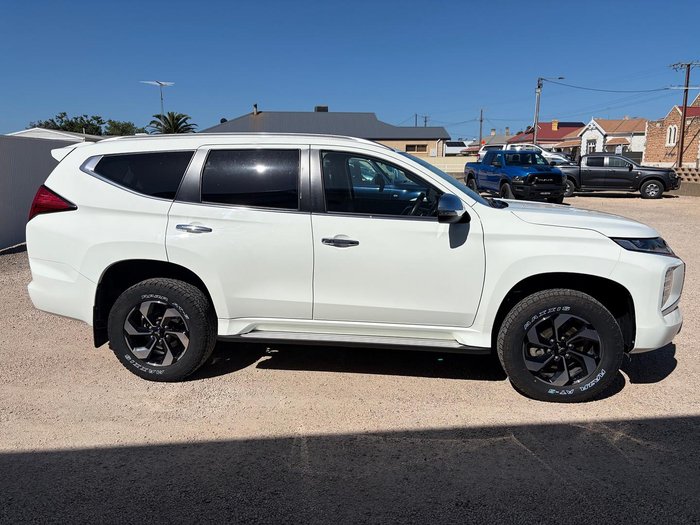 2024 Mitsubishi Pajero Sport GLS
