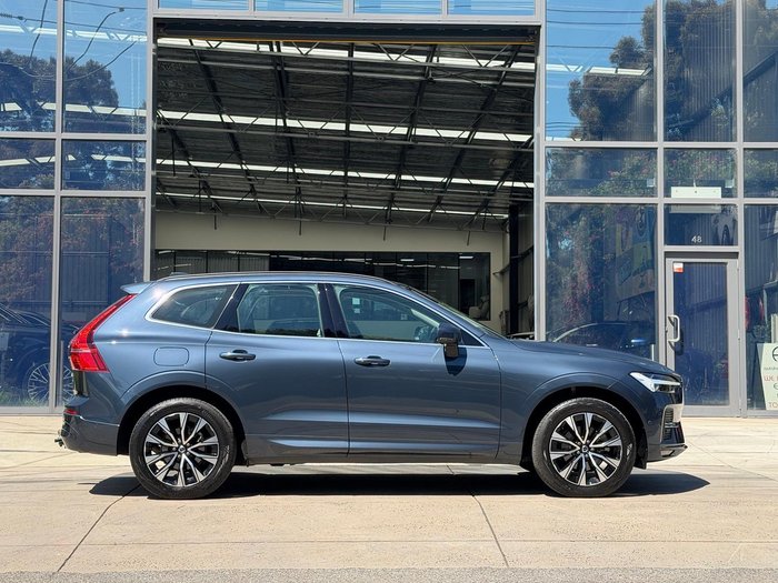 2022 Volvo XC60 Plus B5