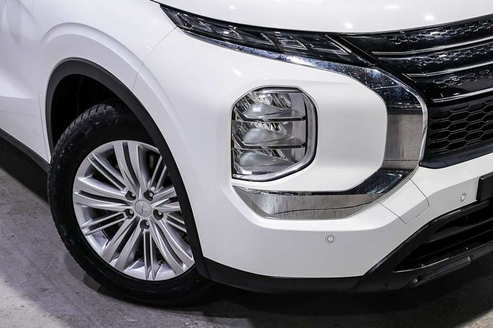 2024 Mitsubishi Outlander ES