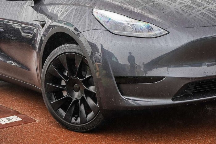 2024 Tesla Model Y Rear-Wheel Drive
