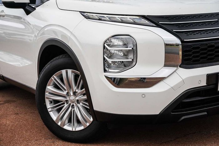 2022 Mitsubishi Outlander ES