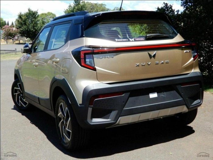 2025 Mahindra XUV3XO AX7L
