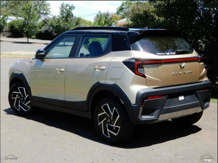 2025 Mahindra XUV3XO AX7L