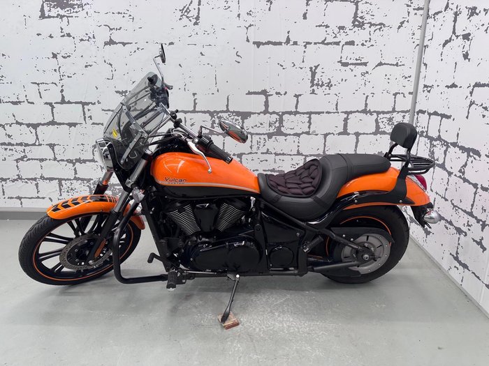 2021 Kawasaki Vulcan 900 Custom (VN900C) Vulcan Orange