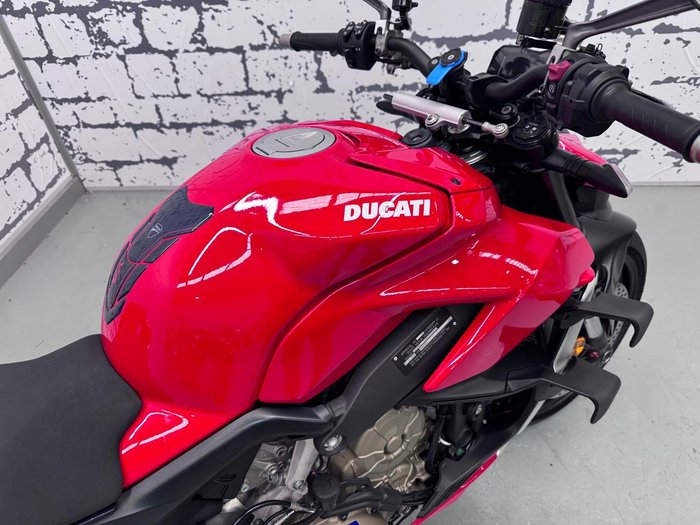 2021 Ducati Streetfighter V4 Streetfighter Red