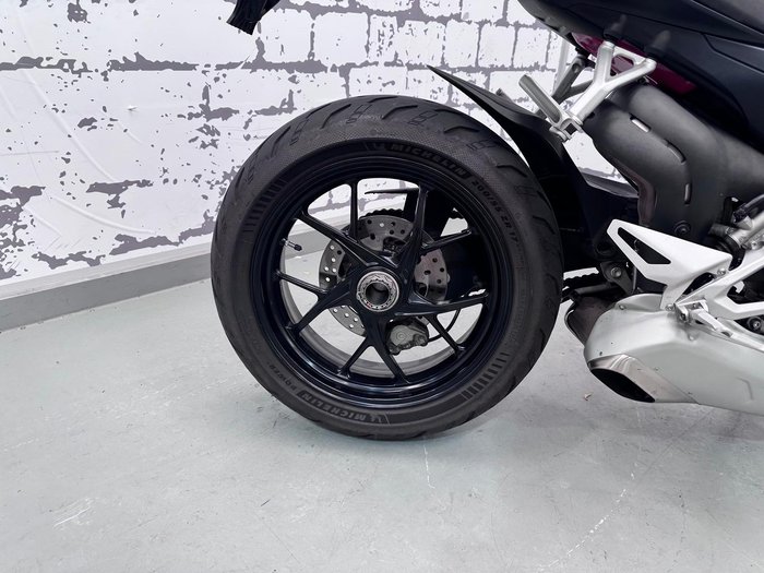 2021 Ducati Streetfighter V4 Streetfighter Red