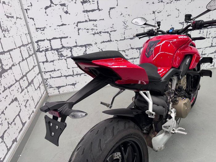 2021 Ducati Streetfighter V4 Streetfighter Red