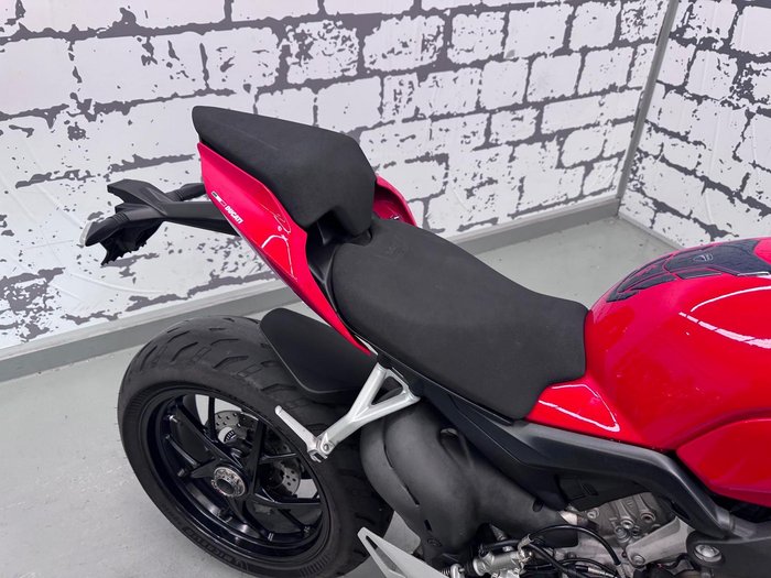 2021 Ducati Streetfighter V4 Streetfighter Red