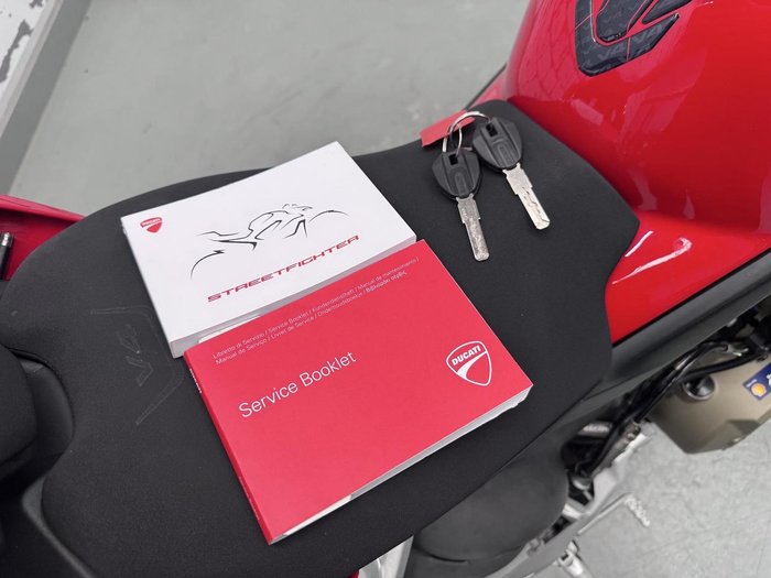 2021 Ducati Streetfighter V4 Streetfighter Red