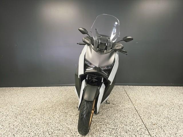 2025 Yamaha XMAX 300 V2