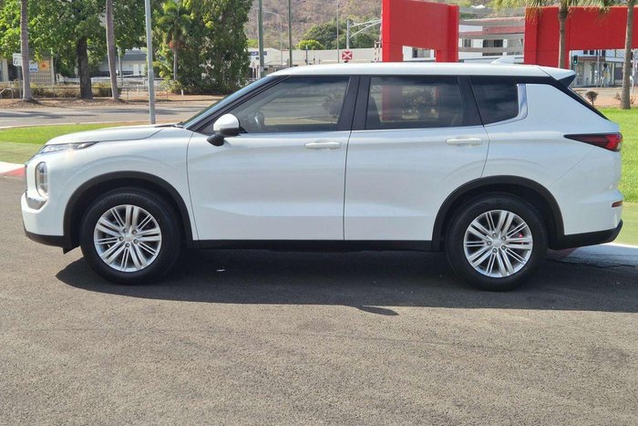 2022 Mitsubishi Outlander ES