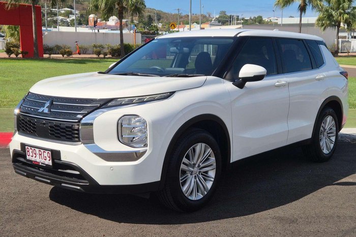 2022 Mitsubishi Outlander ES