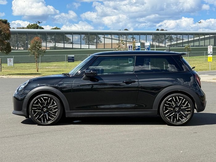 2024 MINI Cooper S Favoured