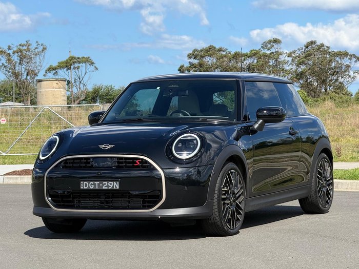 2024 MINI Cooper S Favoured