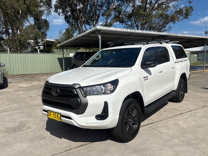 2022 Toyota Hilux SR
