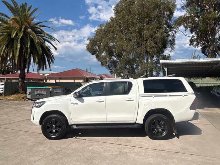 2022 Toyota Hilux SR