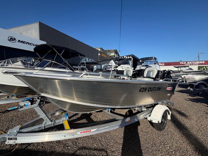 2026 Stacer 429 Outlaw Side Console