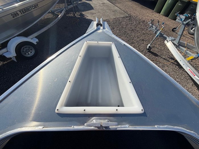 2026 Stacer 429 Outlaw Side Console