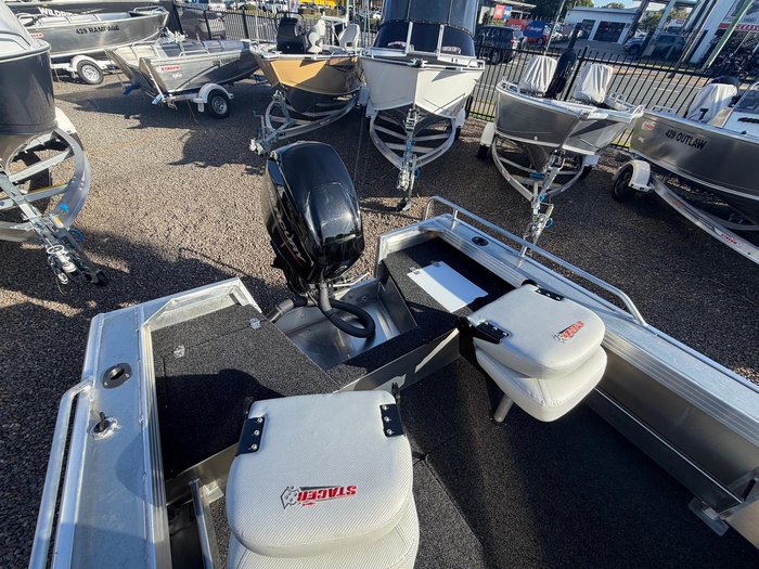 2026 Stacer 429 Outlaw Side Console