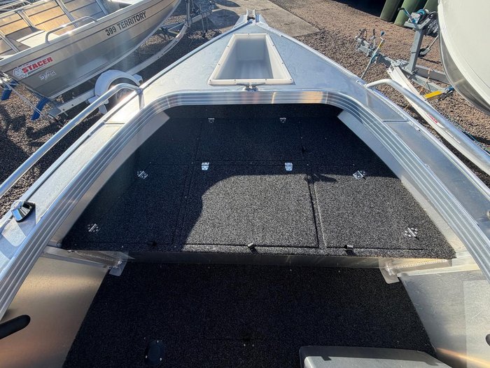 2026 Stacer 429 Outlaw Side Console
