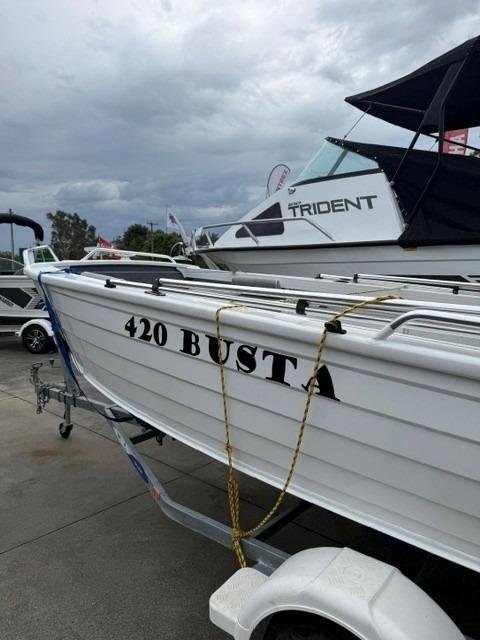 2014 QUINTREX 420 Busta