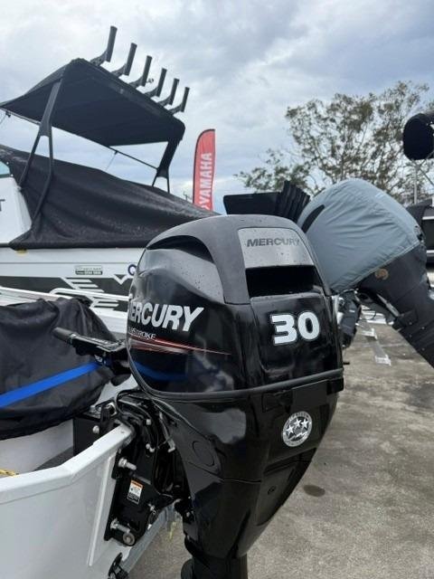 2014 QUINTREX 420 Busta