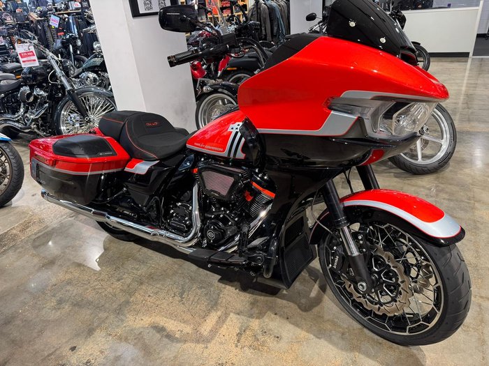 Harley-Davidson CVO Road Glide 121 (FLTRXSE) Touring