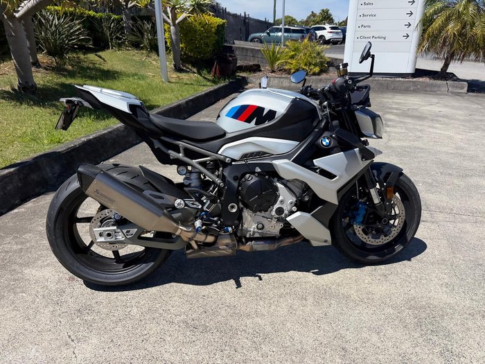 2025 BMW M 1000 R